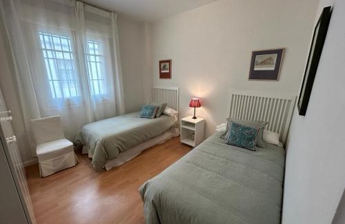 Los Remedios Apartment | 2 Bedroom Apartment by Guadalquivir River