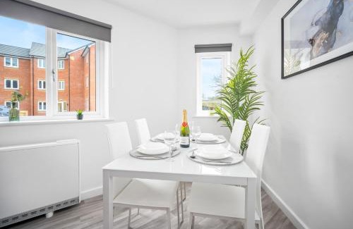 Cradley Heath Apartment | 2 Bedroom Apartment - Off-Street Parking - WIFI - Netflix - Top Rated - 49C