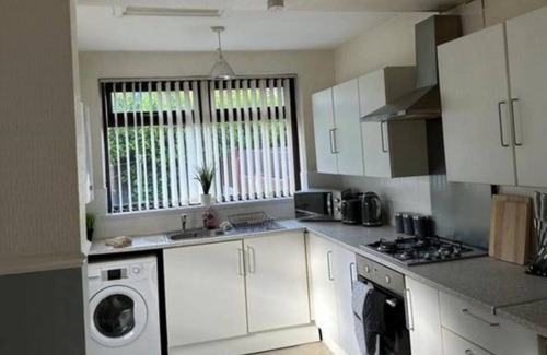 Warrington Apartment | 2-Bedroom Apartment in Charming Warrington with WiFi