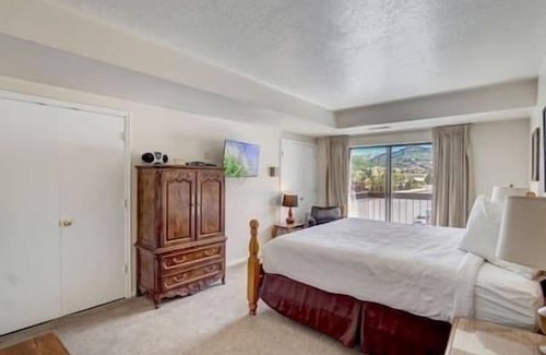 North Park City Hotel | 2 Bedroom Apartment/Hotel, Luxury, Hot Tub, Pool