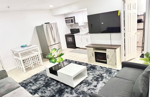 Greenville Apartment | 2-bedroom apartment in superb Jersey City with WiFi, AC