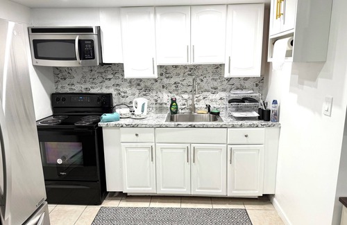 Greenville Apartment | 2-bedroom apartment in superb Jersey City with WiFi, AC