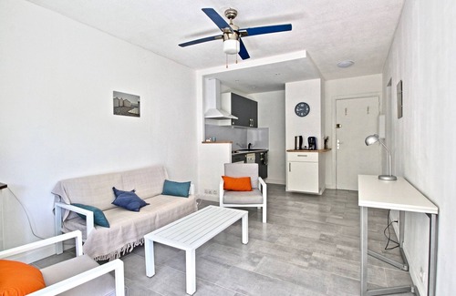 Carnon-Plage Apartment | 2-bedroom apartment with terrace and parking, beach 70 metres away