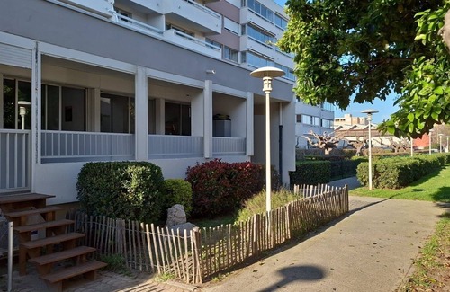 Carnon-Plage Apartment | 2-bedroom apartment with terrace and parking, beach 70 metres away
