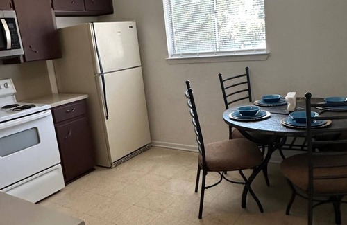 Killeen Apartment | 2-bedroom apartment with AC in charming Killeen