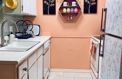 Palm Springs Apartment | 2 Bedroom Apt in Peaceful part of Palm Springs