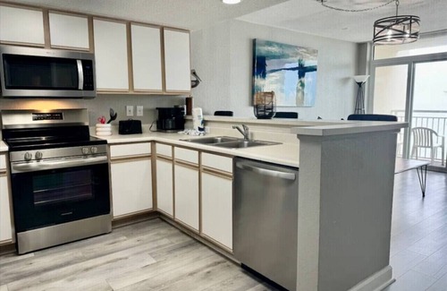 Crescent Beach Apartment | 2 Bedroom BeachView At Baywatch