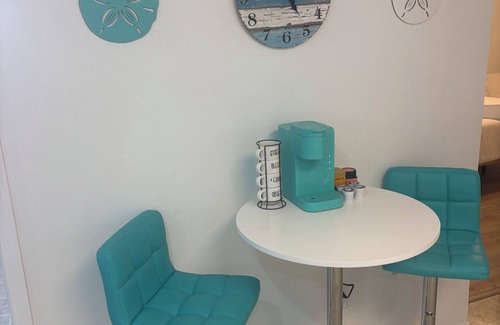 Northeast Pensacola Condo | 2-bedroom beach vibe condo in welcoming Pensacola with AC, WiFi