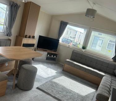 Ingoldmells Resort | 2 Bedroom Caravan 6 Birth The Wolds Ingoldmells Skegness - No pets free WiFi