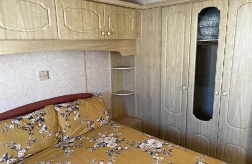 Hunstanton Ski Chalet | 2 Bedroom caravan Hunstanton pets go free