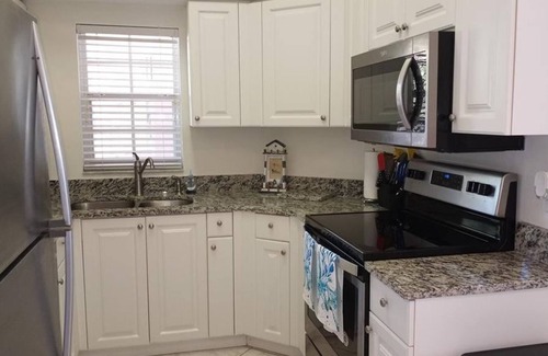 Palmer Ranch Condo | 2 Bedroom Condo 319653 by Houzlet