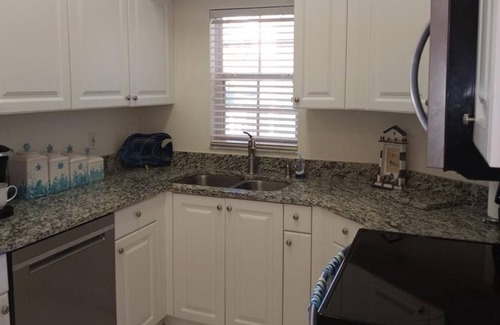 Palmer Ranch Condo | 2 Bedroom Condo 319653 by Houzlet