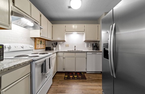 Greensboro Condo | 2 Bedroom Condo HighSpeed WiFi near Top Golf & Airport