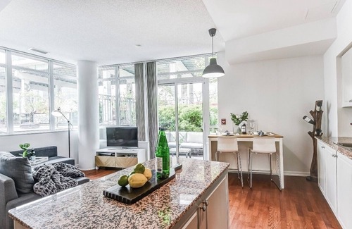 Fort York Condo | 2-bedroom condo in Downtown Toronto with free parking