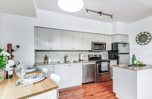 Fort York Condo | 2-bedroom condo in Downtown Toronto with free parking