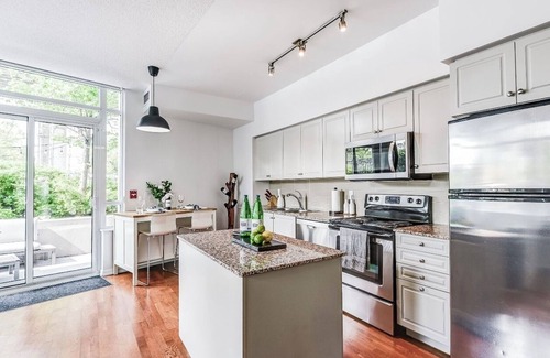 Fort York Condo | 2-bedroom condo in Downtown Toronto with free parking