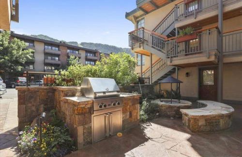 Aspen Apartment | 2 Bedroom Condo In Downtown Aspen, Just One Block To Silver Queen Gondola