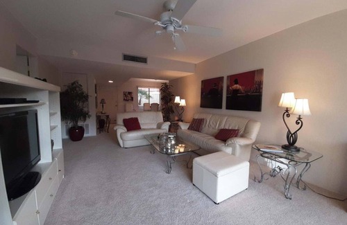 Palm Springs Condo | 2-bedroom condo in beautiful Palm Springs no car needed