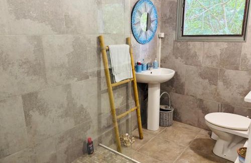 Caylus House | 2 Bedroom Cottage - Sleeps 6 - Pool - Garden