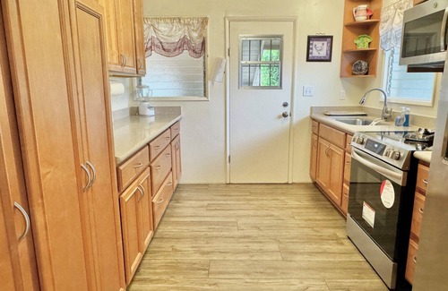 Ewa Cottage | 2-bedroom cottage, steps from the ocean, AC, parking