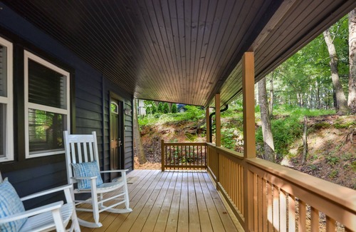 Cashes Valley Cabin | 2 Bedroom Cozy Cabin w/ HOT TUB