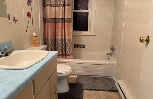 Welland Apartment | 2 Bedroom Cozy Stay Near Niagara Falls