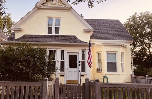Livingston House | 2 Bedroom Downtown Livingston, Guest Suite
