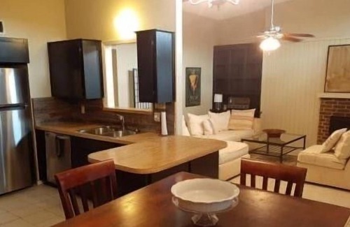 Fort Worth Apartment | 2 Bedroom Duplex triplex 92873 by Houzlet