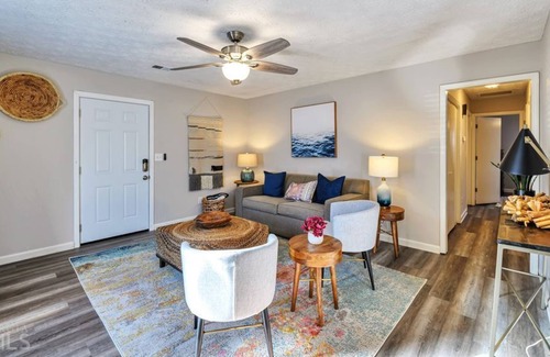 Marietta Apartment | 2 Bedroom Duplex triplex L-554135 by Houzlet
