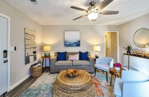 Marietta Apartment | 2 Bedroom Duplex triplex L-554135 by Houzlet