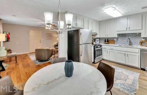 Marietta Apartment | 2 Bedroom Duplex triplex 255415 by Houzlet