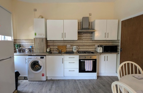 Salford Apartment | 2 Bedroom flat in Manchester. Close to city centre and Heaton Park.