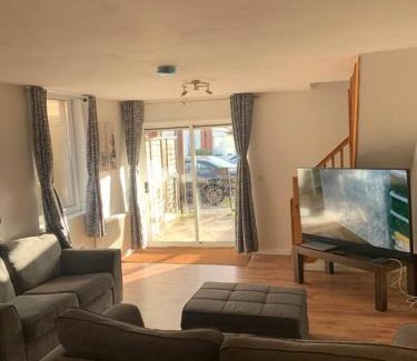 Felixstowe Apartment | 2 Bedroom Home By Felixstowe Sea Front & Beach Street