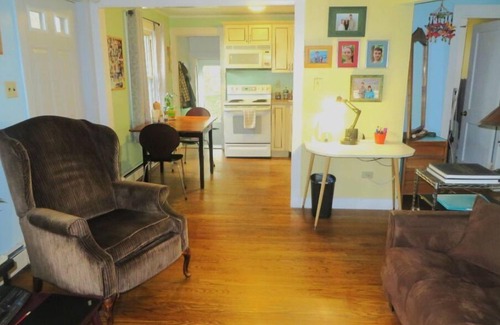 Loveitts Field House | 2 bedroom home, walk to beach, 10 minute drive to Portland. 30 day minimum stay