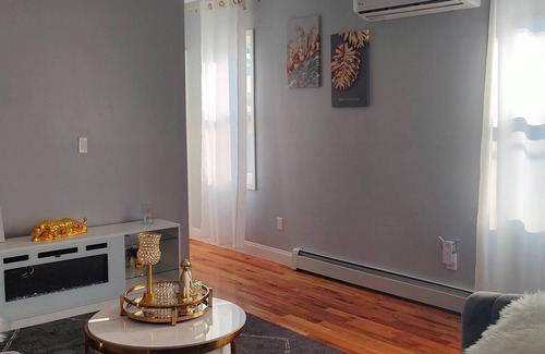 Clason Point House | 2 bedroom house in a quiet place Close to all places