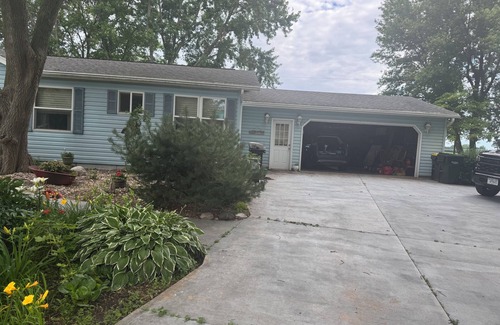 Oshkosh House | 2-bedroom house in Oshkosh minutes from EAA.
