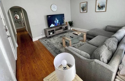 Albany House | 2 Bedroom in quiet neighborhood