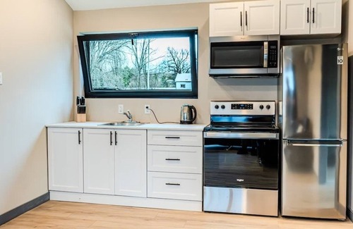 Harwood Cabin | 2-bedroom Lake Front Cottage in Harwood, ON #6