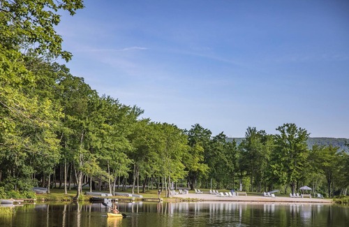 Reeders Cabin | 2 Bedroom Lake View Cabin, close to the lake and beach