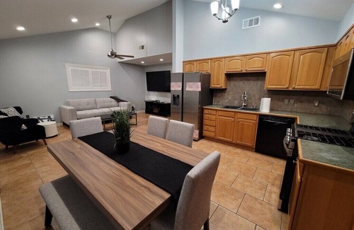West End House | 2 Bedroom Lakeview w/ Fire pit and pool