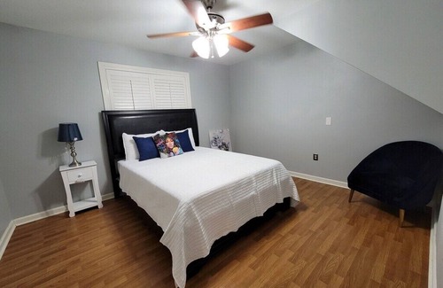 West End House | 2 Bedroom Lakeview w/ Fire pit and pool