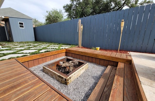 West End House | 2 Bedroom Lakeview w/ Fire pit and pool