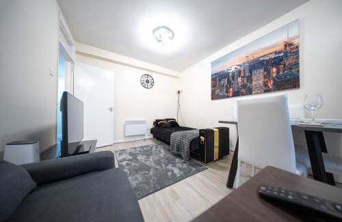 North Woolwich Apartment | 2 Bedroom Limited-time offer for long stays near City Airport