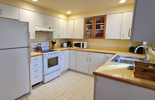 Lake Leelanau House | 2 bedroom + loft near Lake Leelanau. Fire pit, W/D, WIFI