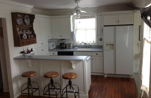 Savannah Beach Cottage | 2 Bedroom Lovingly Restored 1925 Cottage 1 1/2 Blocks From Beach