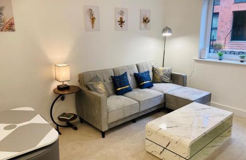 Derby Apartment | 2 Bedroom Luxury Apartment! City Center with Free Parking!