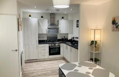 Derby Apartment | 2 Bedroom Luxury Apartment! City Center with Free Parking!