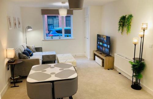 Derby Apartment | 2 Bedroom Luxury Apartment! City Center with Free Parking!
