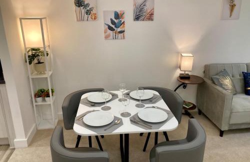 Derby Apartment | 2 Bedroom Luxury Apartment! City Center with Free Parking!