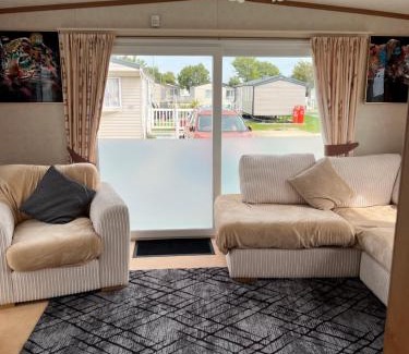 Walton on the Naze Ski Chalet | 2 Bedroom Mini Lodge near the beach